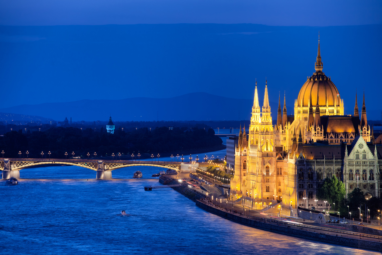 budapeste-gece-sehir-manzarasi