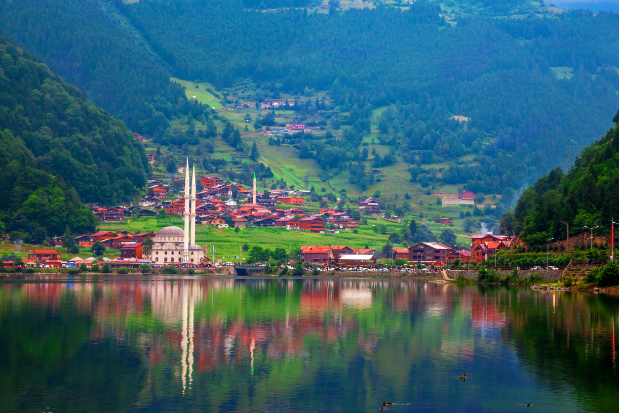 trabzon-da-yapilacak-seyler-uzungol-de-yamac-parasutu-ve-kamp-yapmak