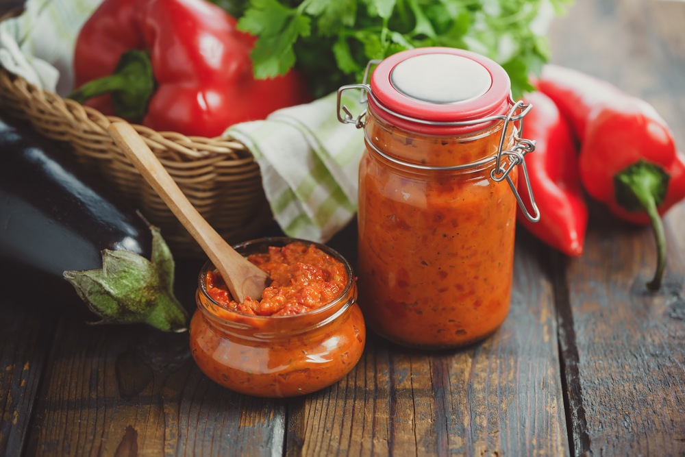 ajvar_sosu_ile_kırmızı_biber