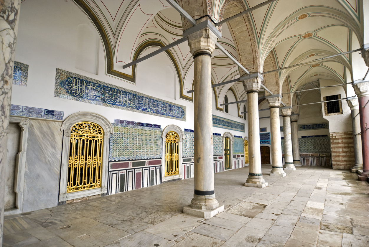 Topkapı Sarayı kaç bölümden oluşuyor?