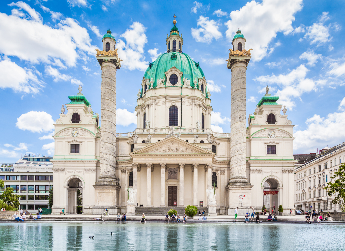 Karlsplatz Meydanı Viyana
