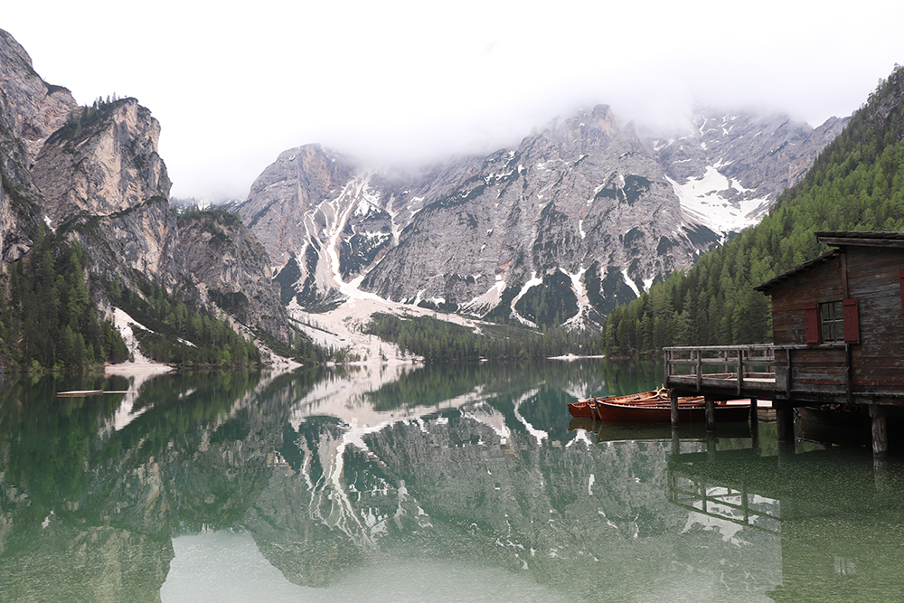 Dolomit Dağları göl manzarası, İtalya