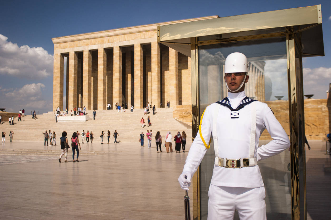 anitkabir_ve_nobet_tutan_asker