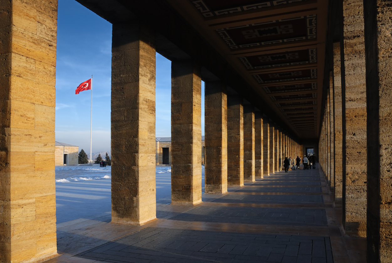 anitkabiri_ziyaret_eden_insanlar