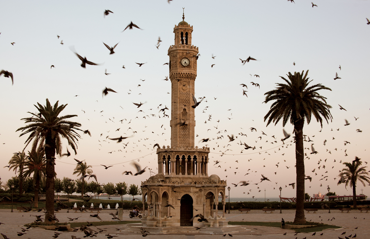 tarihi-saat-kulesi-izmir