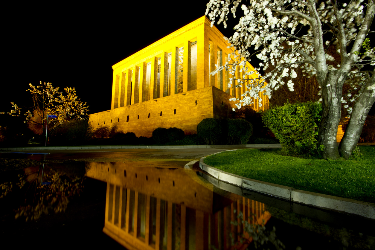 anitkabir-in-gece-gorunumu-turkiye-de-gorulmesi-gereken-muzeler