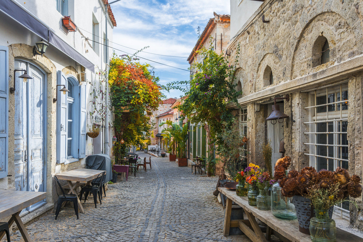 alacati-da-gezilecek-yerler-alacati-nin-tas-evleri