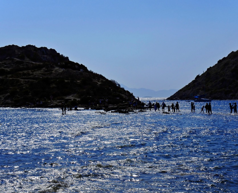 deniz-kenarinda-gumusi-anlar