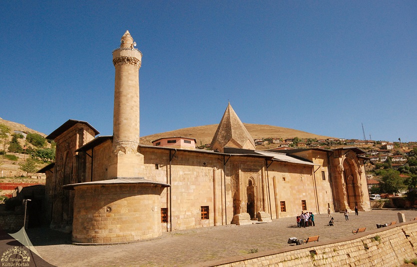 turkiyedeki-unesco-dünya-miraslari-divrigi-ulu-cami-ve-darüssifasi